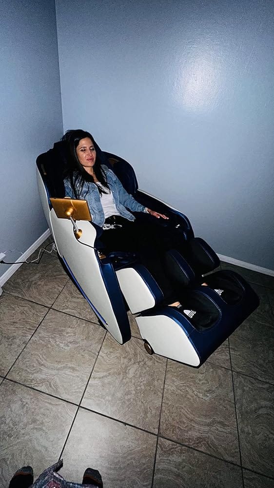 Customer photo review of Favor-06 3D Massage Chair Black