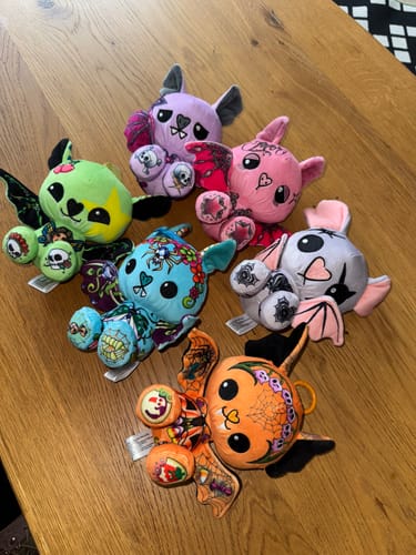 Customer photo review of Batties Plush Pendant Blind Box
