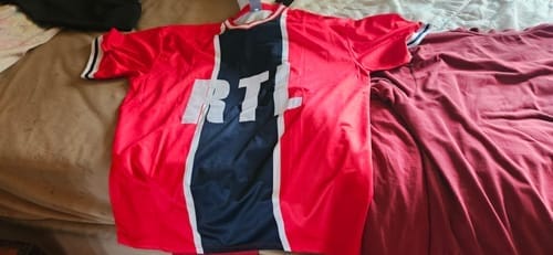 Customer photo review of Maillot Rétro PSG RTL Home 1975 #11