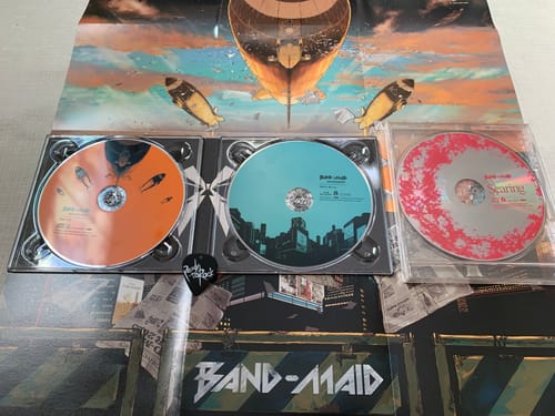 Customer photo review of BAND-MAID "SCOOOOOP" Limited Edition (CD + Blu-ray + Poster Style Booklet) (Special Packaging)