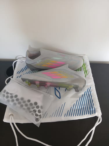 Customer photo review of F50 Elite Laceless FG Gris/Rose/Jaune