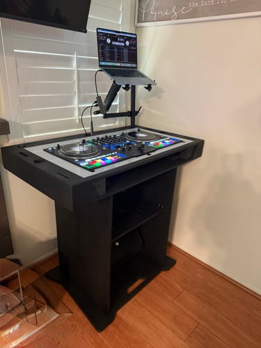 Customer photo review of Odyssey RANE PERFORMER DJ Podium with Flight Case