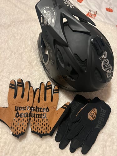 Customer photo review of Wraith | Gravity Gloves