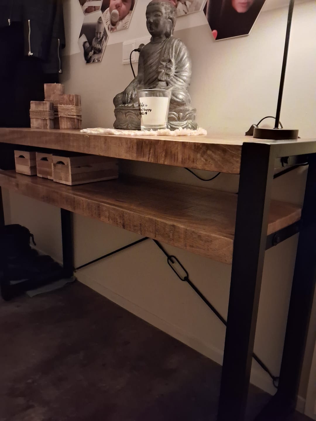 Customer photo review of Sidetable industrieel Britt met schap | Mangohout en Staal | 120 x 35 x 76cm