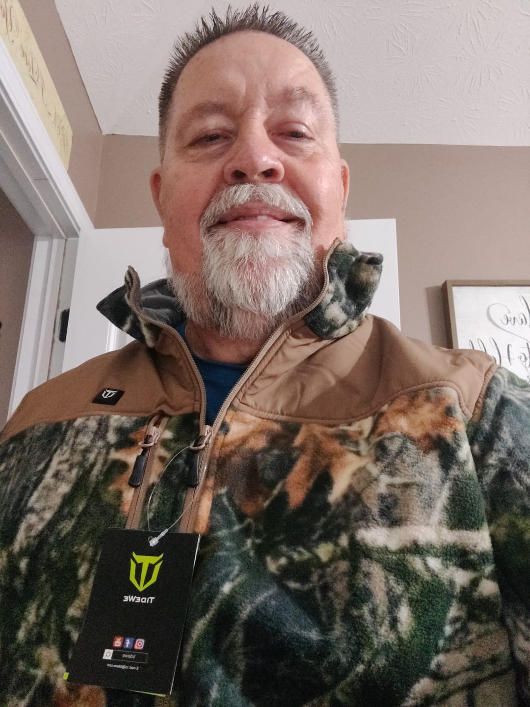 Customer photo review of Men’s Heated Jacket Fleece with Battery Pack, Rechargeable Coat for Hunting (Black, Camo, Size S-XXXL)