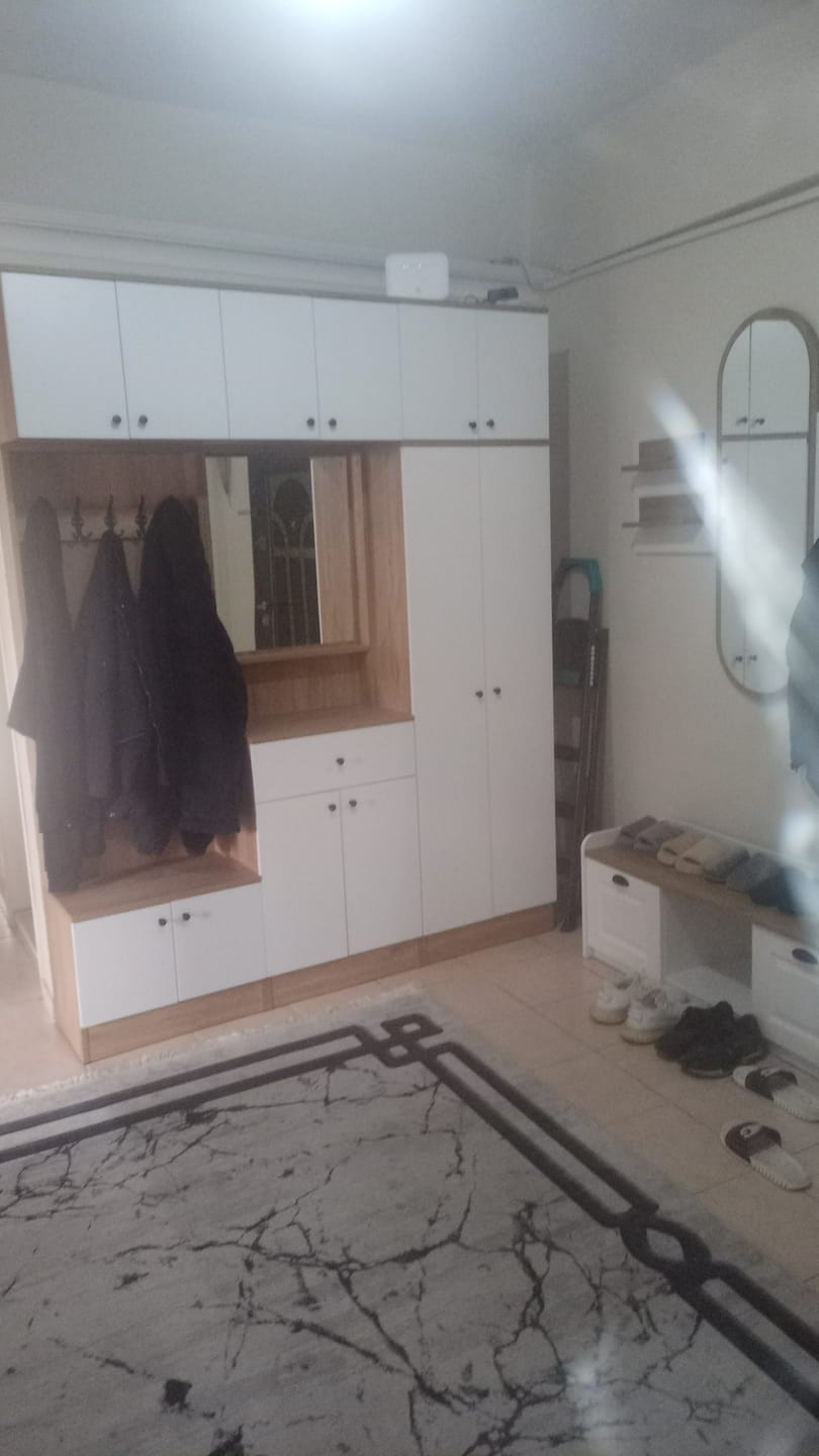 Customer photo review of Rani EA108 Portmanto Çekmeceli Aynalı Askılı Vestiyer Sepet Ceviz - Beyaz
