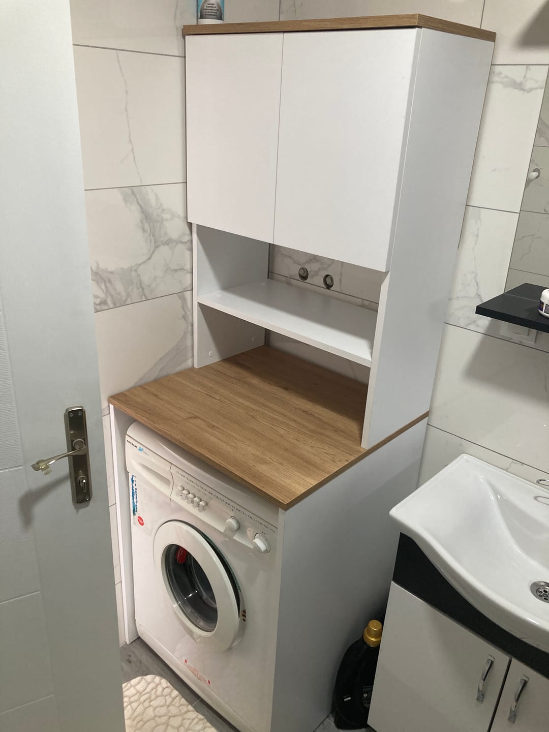 Customer photo review of Rani KD101 Çamaşır Makinesi Dolabı 3 Raflı Kapaklı Banyo Dolabı Beyaz - Sepet Ceviz