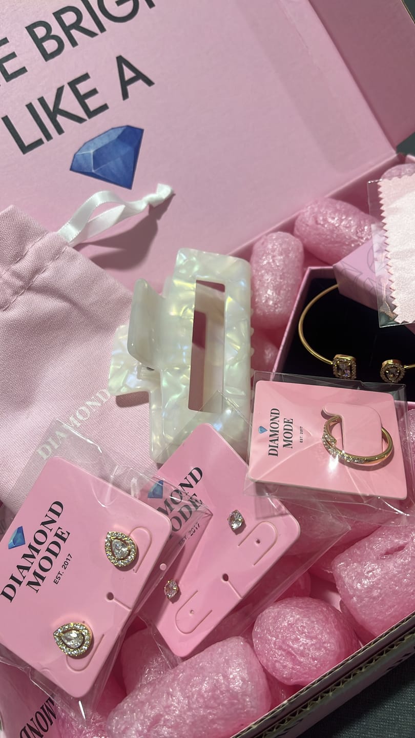 Customer photo review of Bright Diamond Ohrstecker | 18K vergoldet