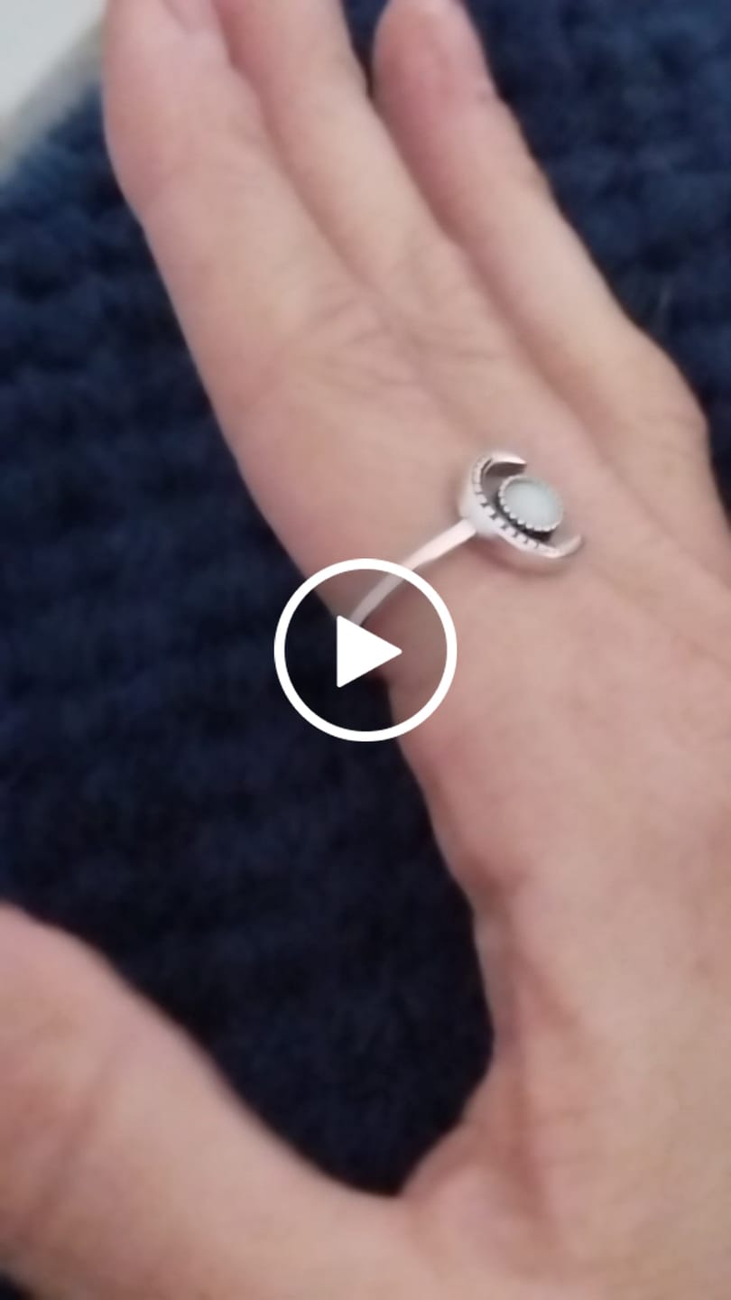 Customer video review of Anillo Lunar