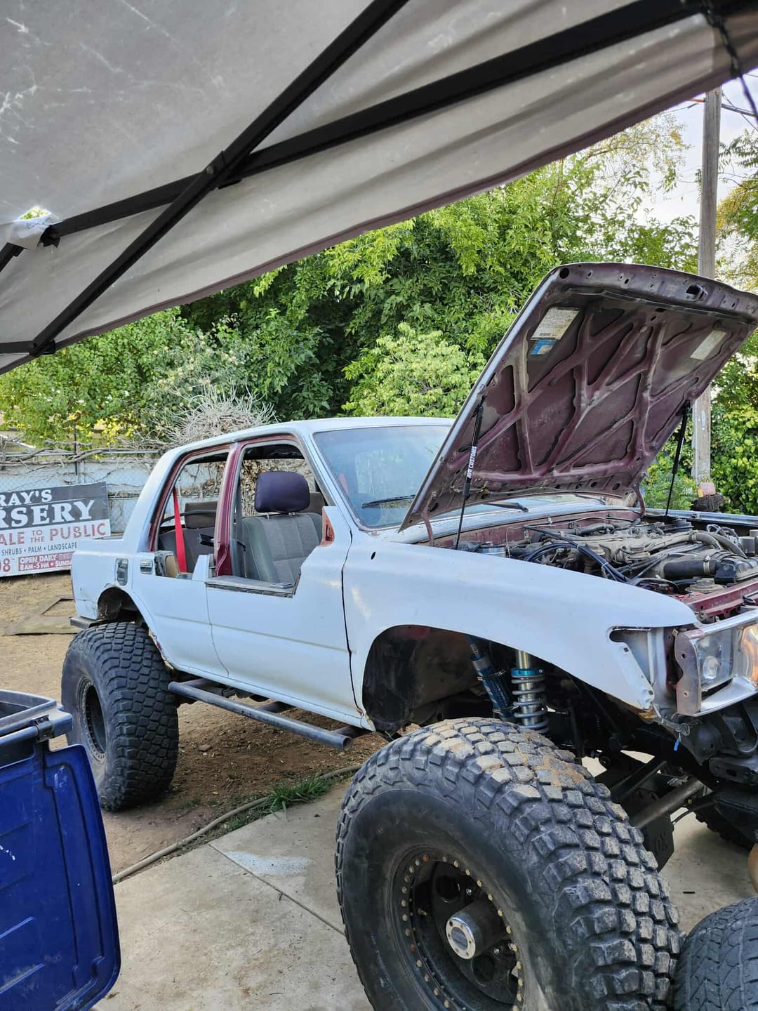 Customer photo review of 1989-1995 Toyota Pickup/ 4Runner EZ Lift Hood Struts