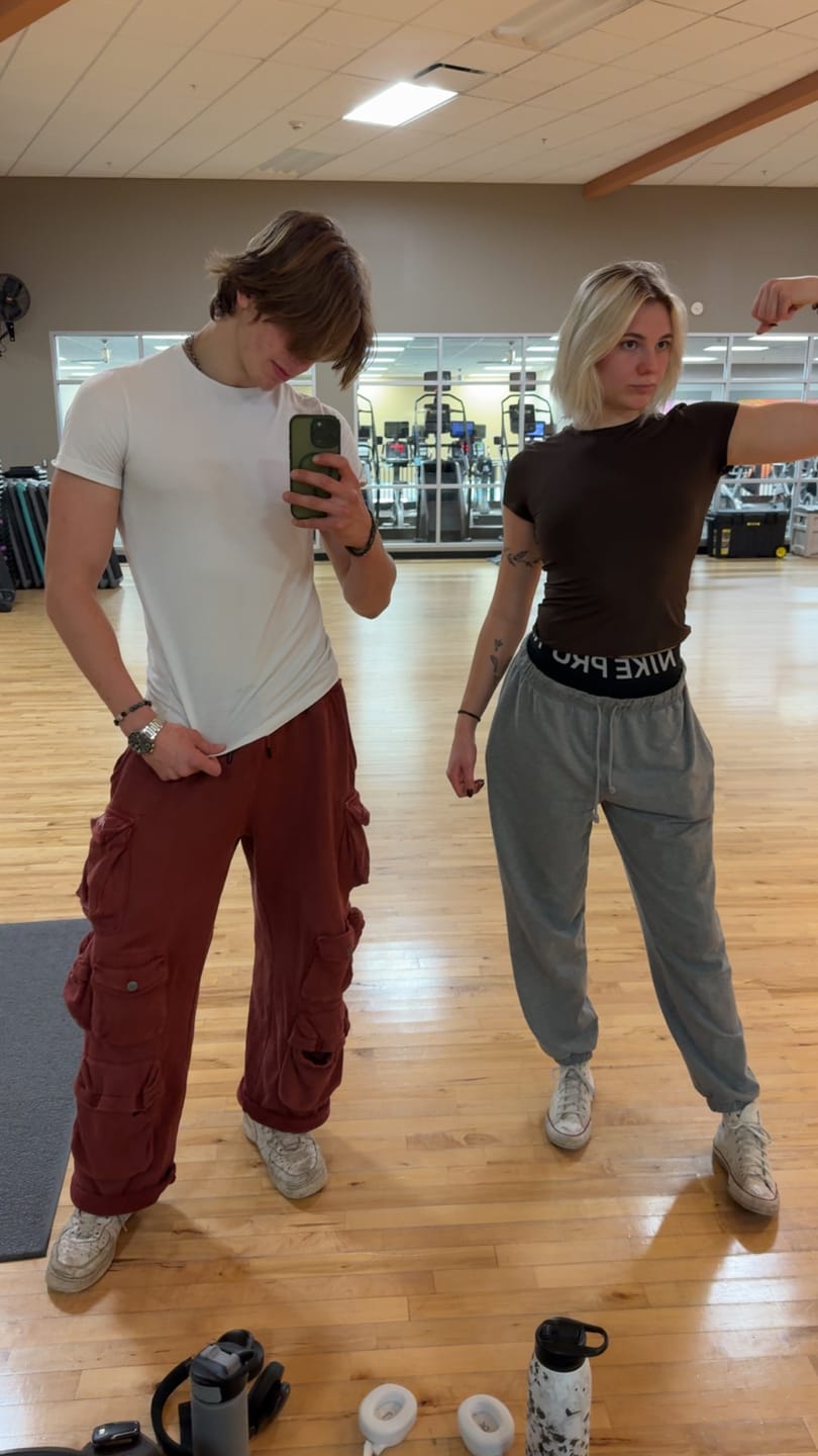Customer photo review of 2005 - Hella Pocket Sweats
