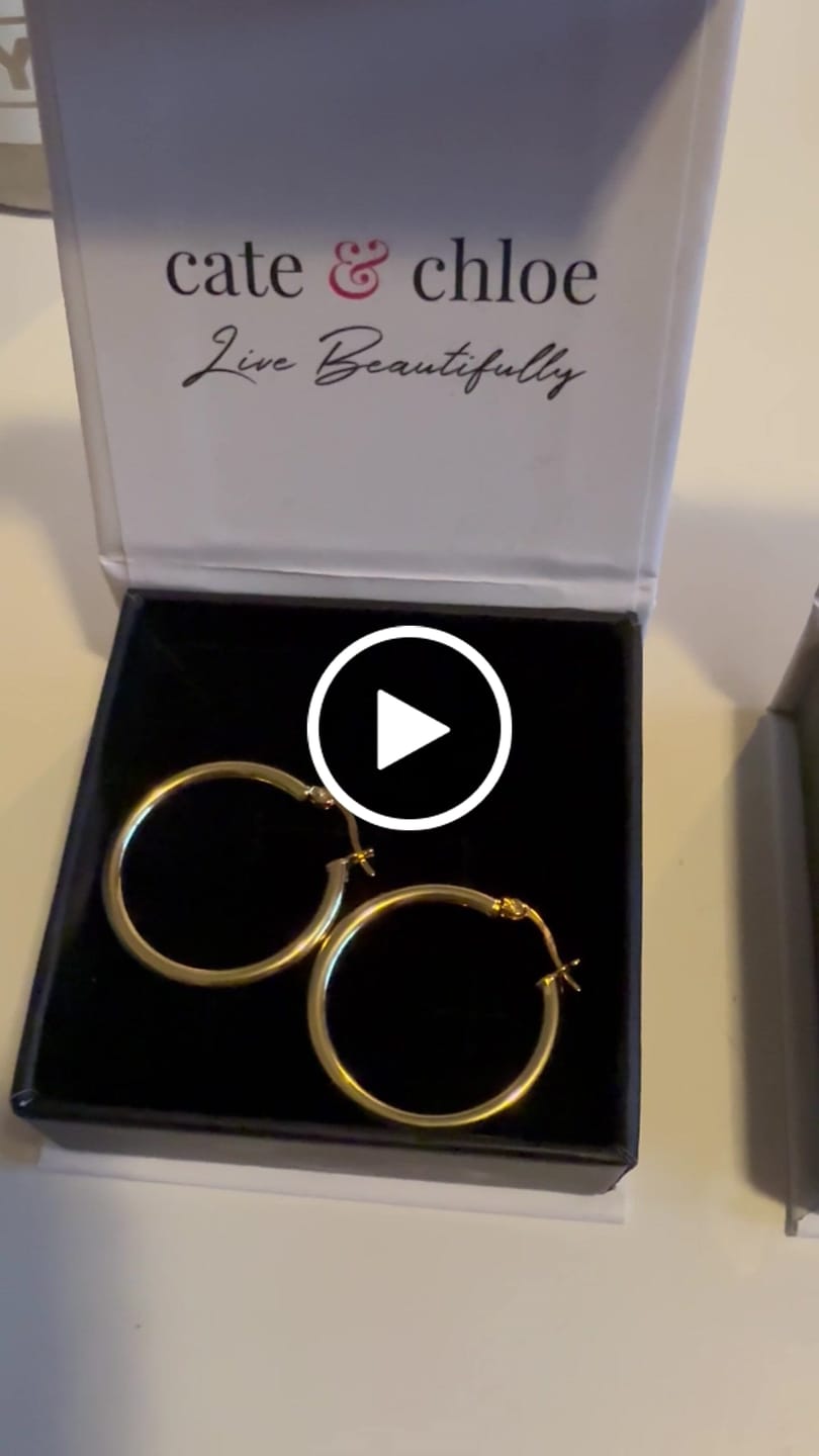 Customer video review of Amy 18k White Gold Plated 20mm/30mm Hoop Earrings
