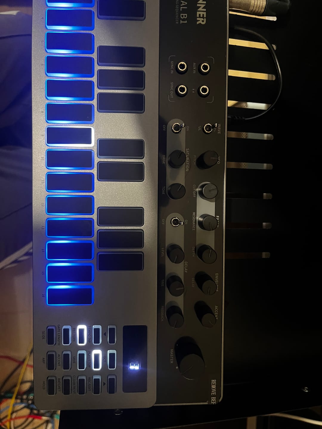 Customer photo review of Donner Essential B1 Synthétiseur de basse analogique