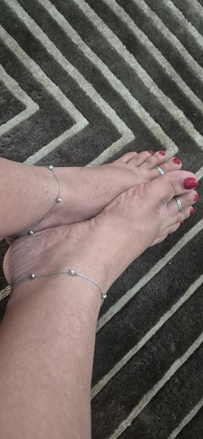 Customer photo review of Oxidised Silver Layered Bead Toe Ring