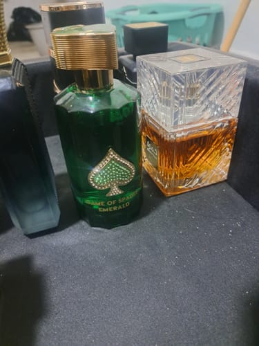 Reseña con foto de un cliente sobre Perfume Game Of Spades Emerald 90ml Parfum