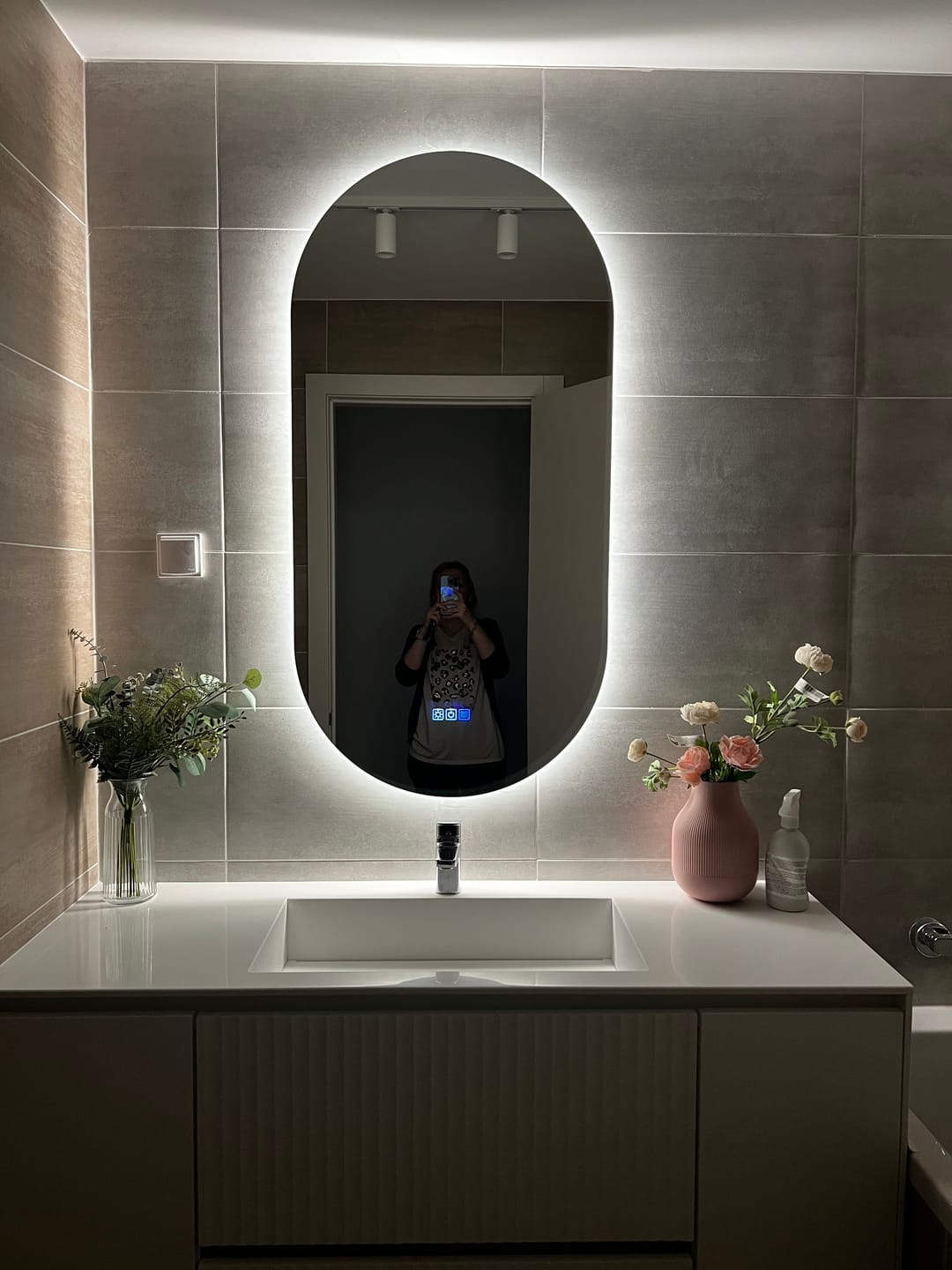 Customer photo review of Oglinda LED Ovala, Touch LED, Dimare, Dezaburire, LED Reglabil 3000K-6000K - Gama Ambient Model 1
