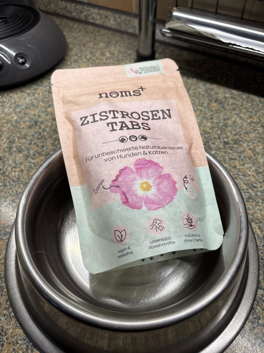 Customer photo review of Zistrosen Tabs - 100% natürliches Zistrosen-Leckerli für Wald- & Wiesenspaziergänge