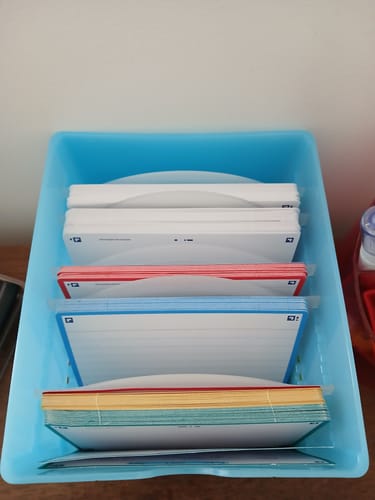 Avis photo d'un client sur OXFORD FLASHBOX # Capacité : 500 flashcards Flash 2.0 (7,5x12,5 cm) - Polypropylène - Bleu pastel