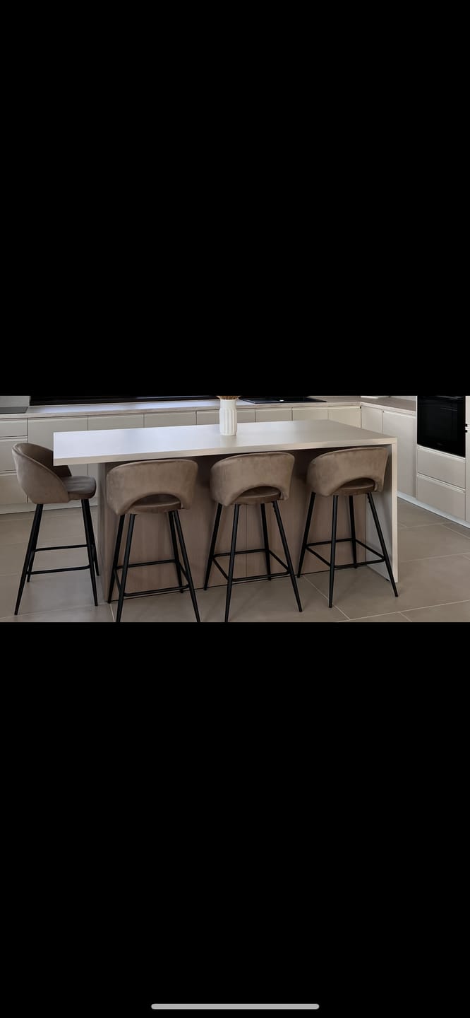 Customer photo review of Scaun bar H96, bej/negru, stofa catifelata/otel, 48x49x89 cm