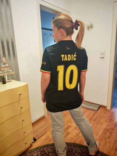 Customer photo review of Dusan Tadić 10 - Ajax 2021/22 Champions League Retro Kit Jersey Maillot Trikot Soccer Shirt