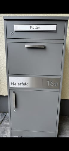 Customer photo review of Paketbox PB1 mit Briefkasten | anthrazit - RAL7016 | personalisiert mit Edelstahl-Schild