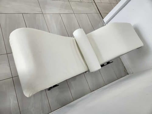 Customer photo of Cassina LC4 Leather Chaise Longue in white leather