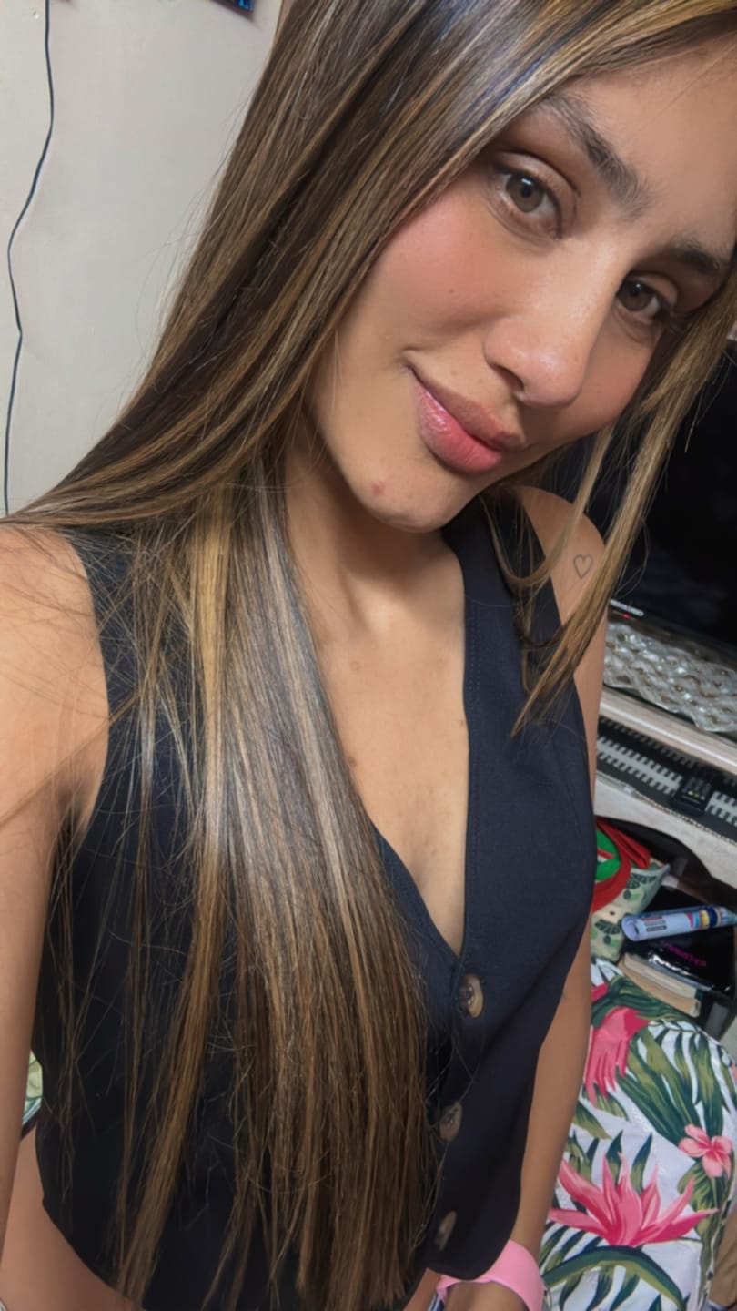 Customer photo review of 🔥 Caja Rosa de Reconstrucción Capilar y Anti-Frizz