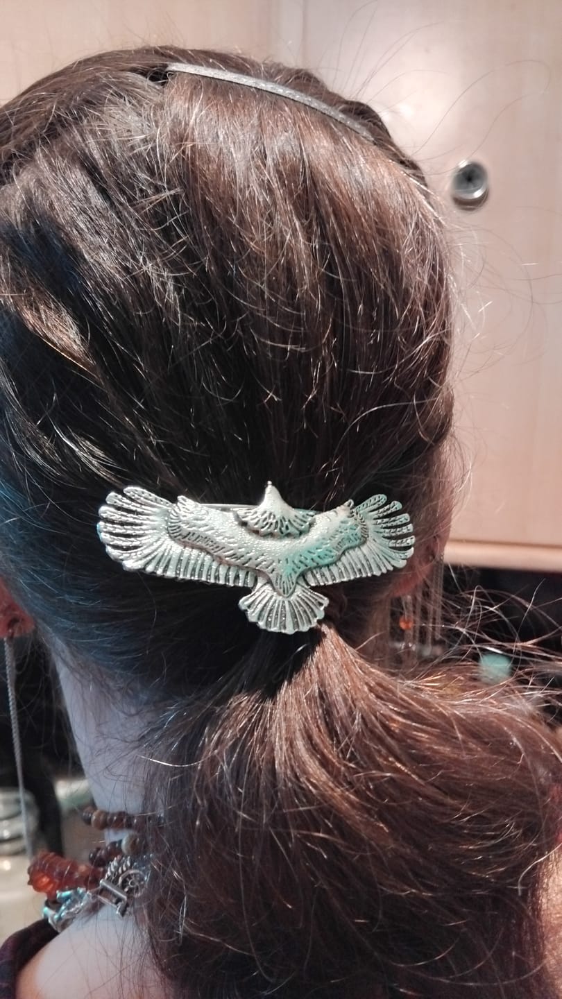 Customer photo review of Eagle Hair Clip