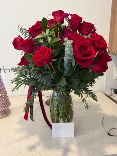Customer photo review of Red Vase 2 Dozen