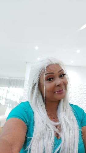 Customer photo review of Lace Front Agatha Branca Repartição Livre 13x4