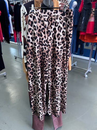 Customer photo review of WOMEN'S ELASTIC WAIST FRONT POCKETS WIDE LEG ANIMAL PRINT PANTS