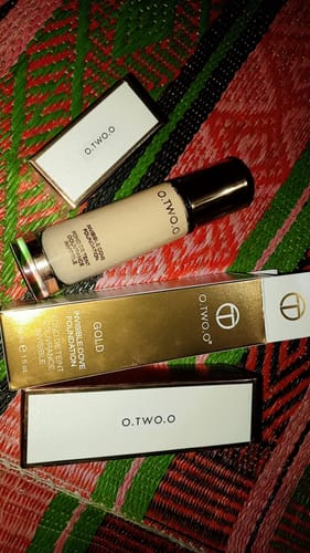 Customer photo review of O.TWO.O INVISIBLE COVER FOUNDATION