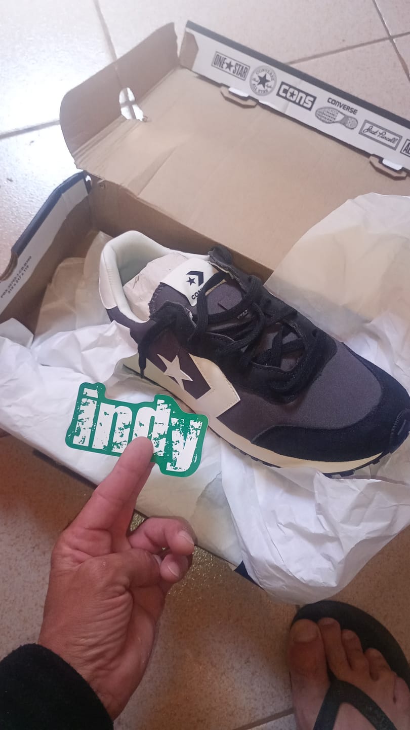 Customer photo review of Zapatillas Converse Omega Trainer OX Negro Gris