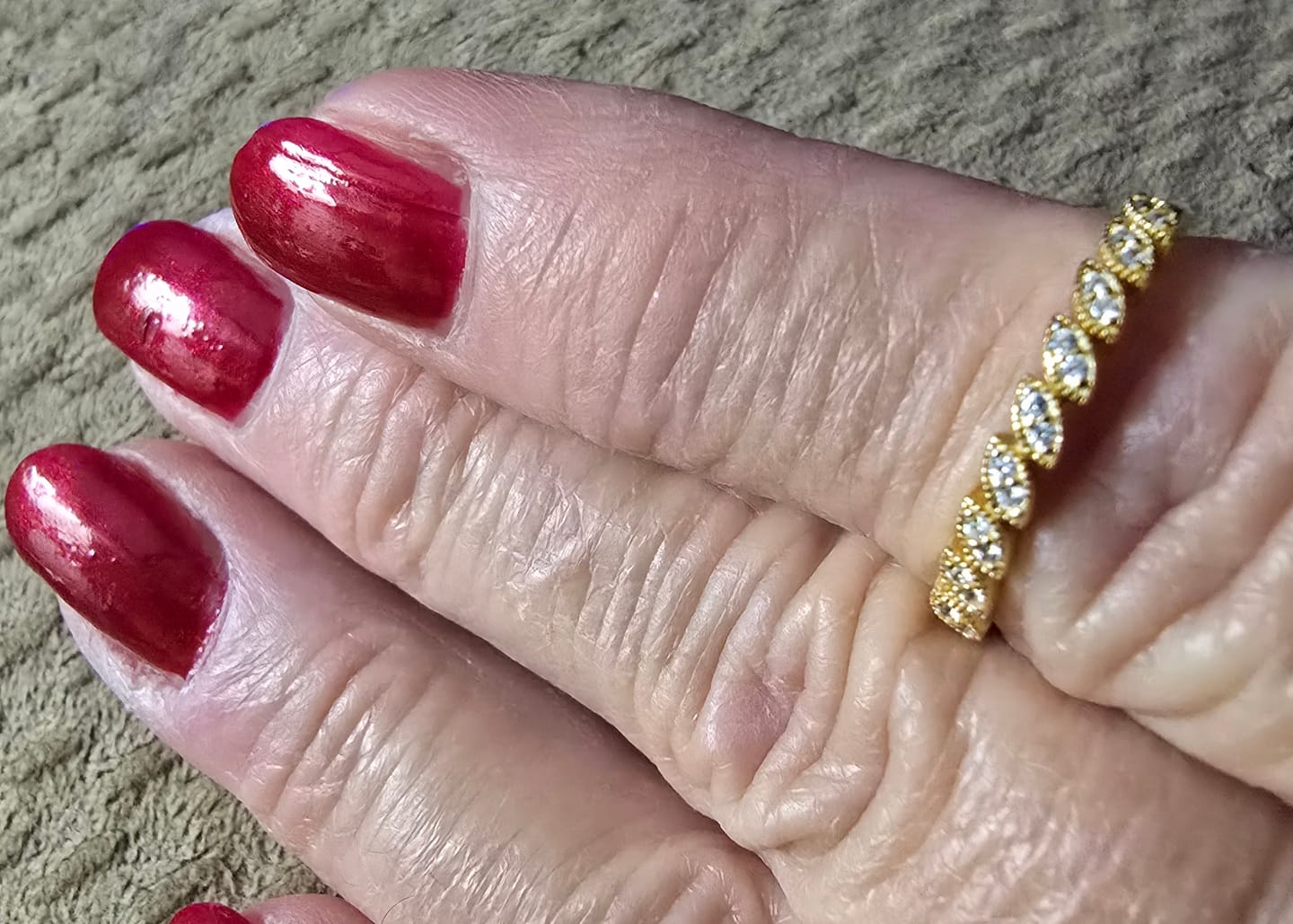 Customer photo review of Tori 18k White Gold Plated Ring with Round Cut Swarovski Crystals