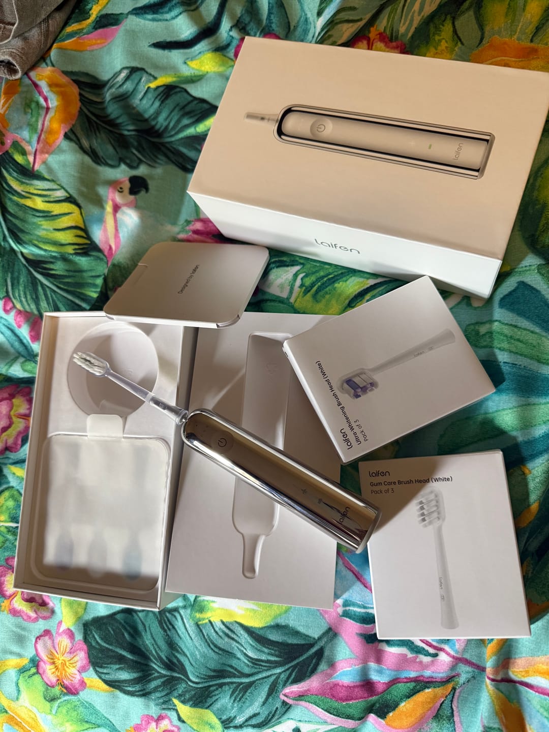 Customer photo review of Laifen Wave Electric Toothbrush (Stainless Steel) + Free Replacement Heads & Holder