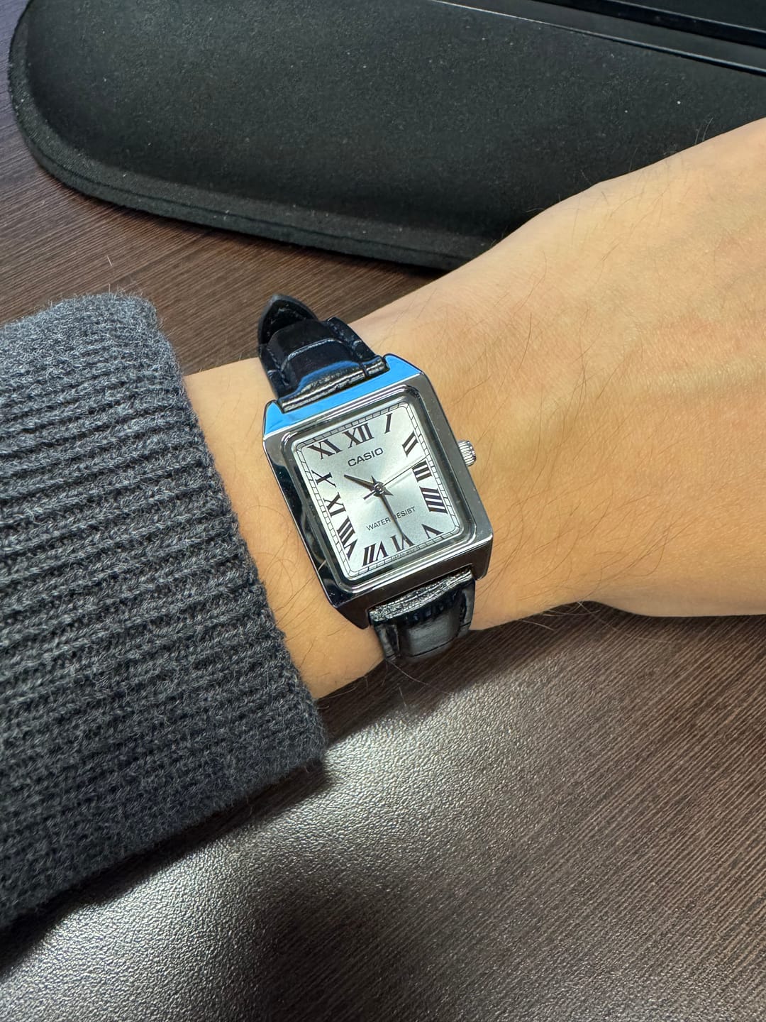 Customer photo review of Reloj Casio Tank Análogo LTP-V007L-7B1UDF Cuero Dial Plateado