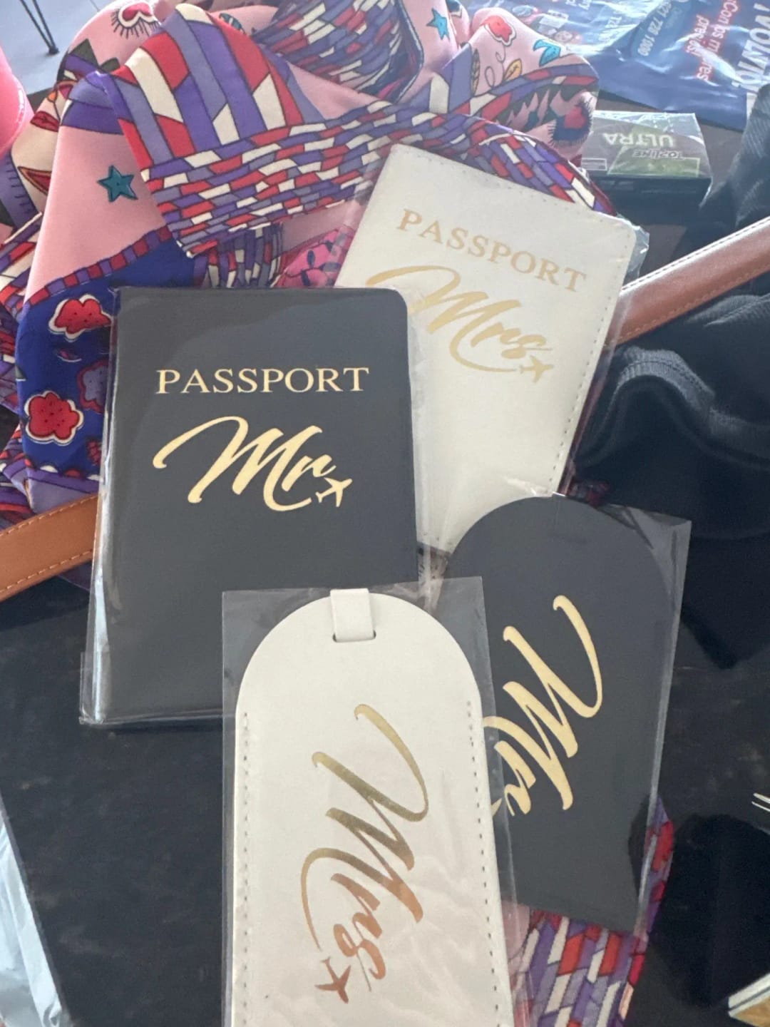 Customer photo review of Protège-Passeports et Étiquettes Valise Couple <br>Mr & Mrs