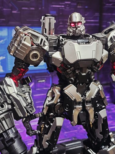 Customer photo review of 4th Party TC01 TC-01 Commander Wei (Oversized KO Studio Series SS-109 SS109 Bumblebee Movie Megatron 32cm / 12.5“