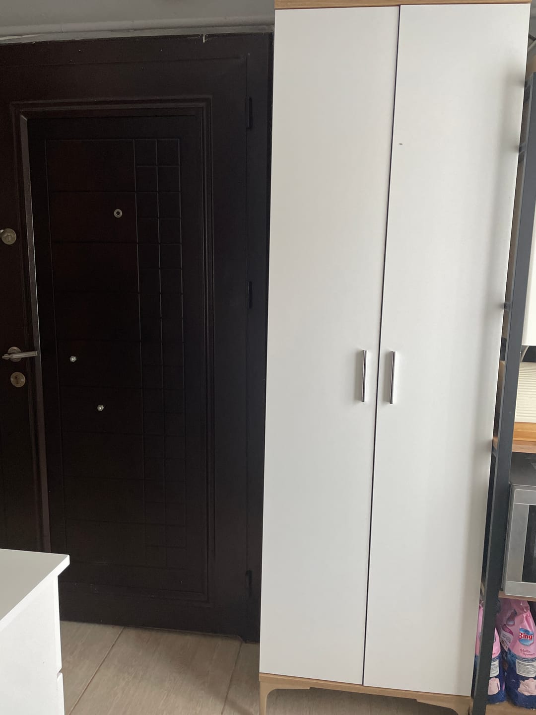 Customer photo review of Rani JE102 Çok Amaçlı Dolap 2 Kapaklı 7 Raflı Banyo Kiler Mutfak Dolabı Sepet Ceviz - Beyaz