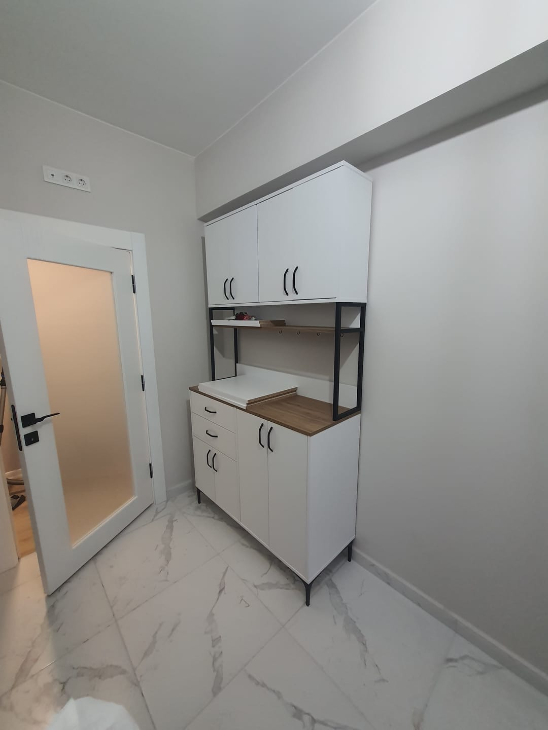 Customer photo review of Rani JE213 Kahve Köşesi Çok Amaçlı Dolap 8 Kapaklı 2 Çekmeceli Raflı Kiler Mutfak Dolabı Beyaz - Sepet Ceviz