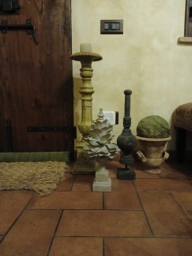 Customer photo review of Pigna Decorativa In Resina Grigia Con Piedistallo