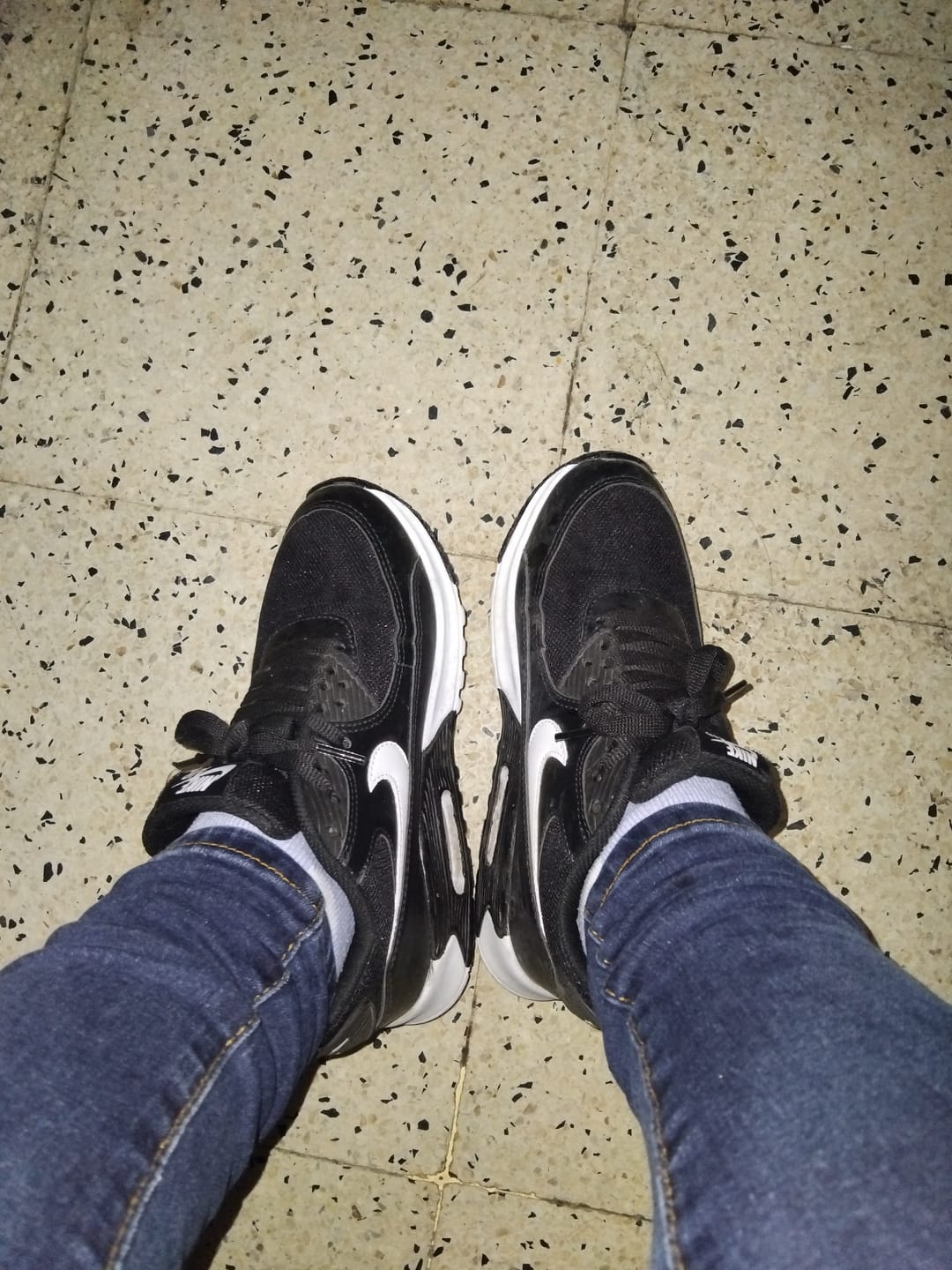 Customer photo review of Tenis Max 90 Negro Blanco