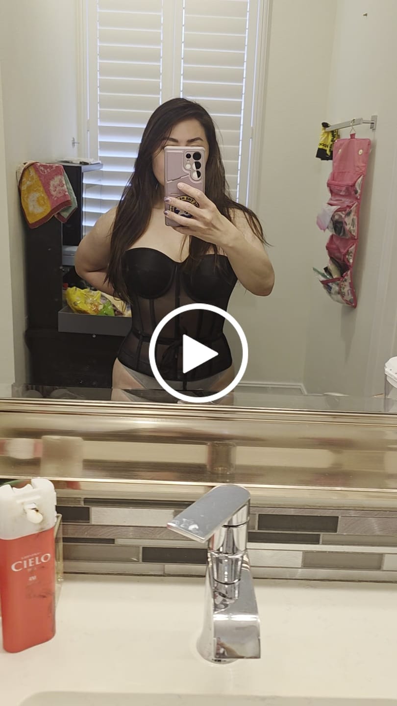 Customer video review of Olivia Corset