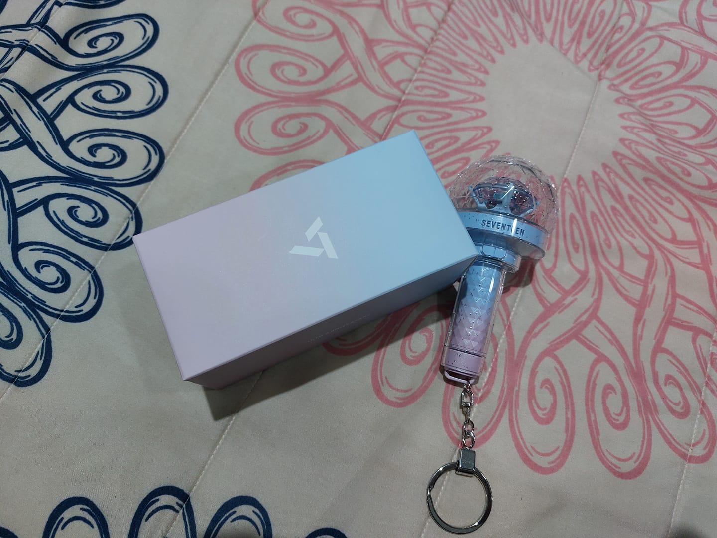 Customer photo review of SEVENTEEN - OFFICIAL LIGHT STICK VER.3 10TH ANNIV. KEYRING