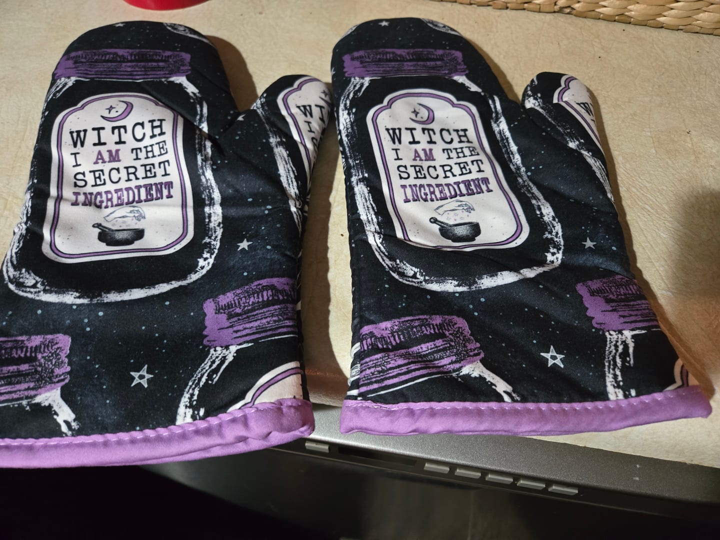 Customer photo review of Kitchen Witch Oven Mitt Set