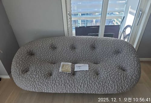Ploum Medium sofa low back installation example