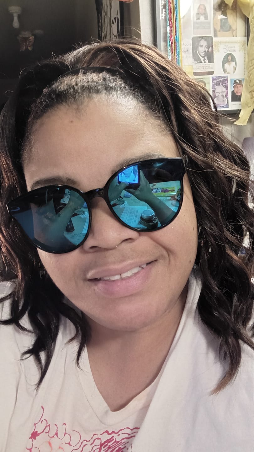 Customer photo review of Motown Tress Quick N Easy Half Wig - QE.GINNY