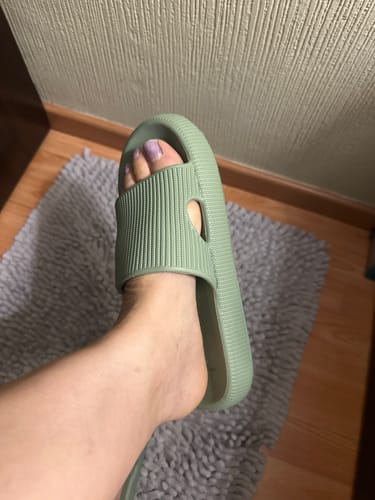 Customer photo review of HappyFlops