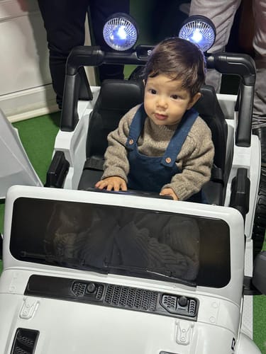 Reseña con foto de un cliente sobre PRÉ-VENDA Carro Elétrico para Criança SPEED WRANGLER 4x4 Branco 12v c/ RODAS DE BORRACHA & ASSENTO EM PELE