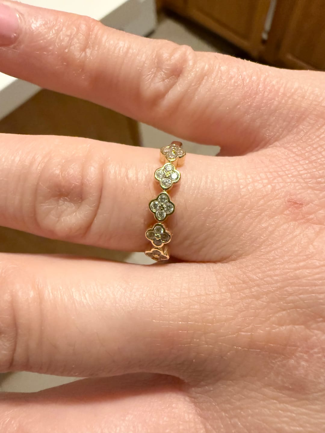 Customer photo review of Linda 18k White Gold Plated Clover Flower Ring with Swarovski Crystals